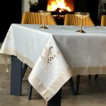 Stolnjak Krown 160x220cm Zlatna/bela boja