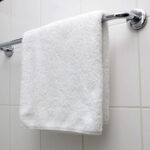 Peškir Hotelski Glat 550g/m2 50x90cm Bela boja