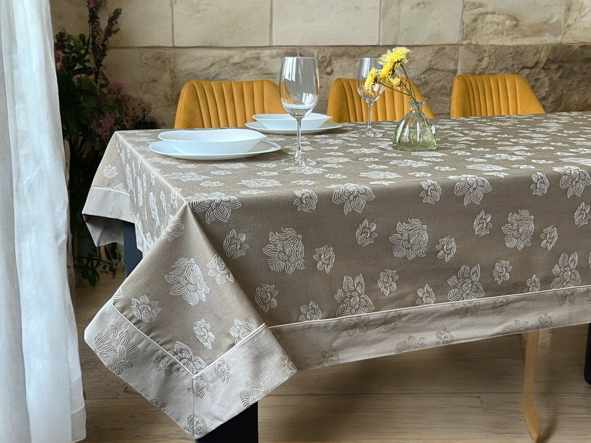 stolnjaknisanbraonboja-Photoroom