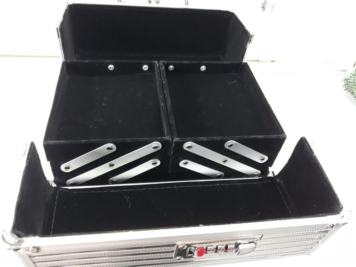 0b2e7f9e7a5e0aa38b56c07644f0