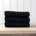 Peškir Bordura 50x100cm 550g/m2 Crna boja Indy