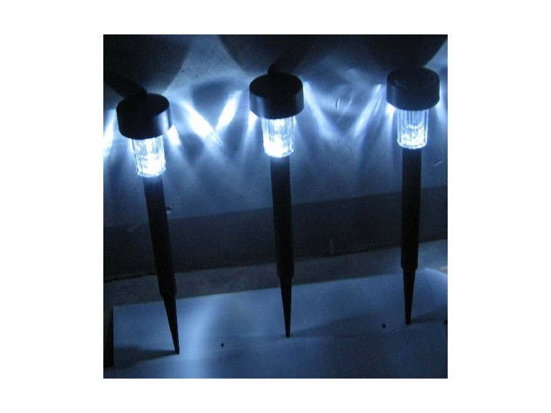 slikaSolarne-lampe-4komada-za-dvoriste-159587629v800h600