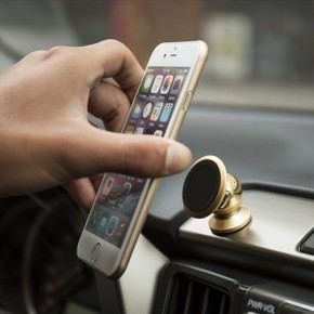 soporte-para-celular-o-gps-imantado-ideal-para-el-auto-D_NQ_NP_651250-MLU27391547196_052018-O